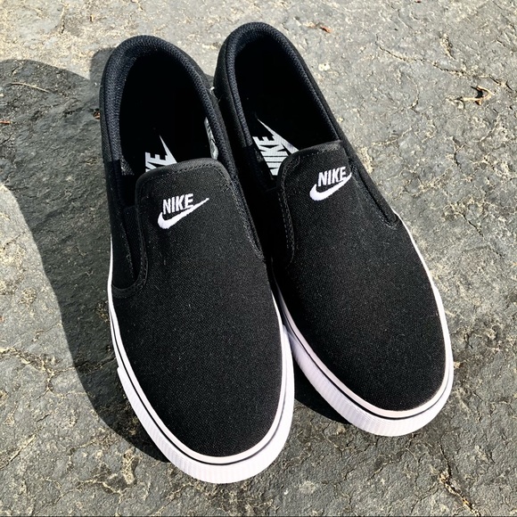 ❌❌SOLD❌❌Brand New Nike Logo Slip-on Sneakers - Picture 3 of 6